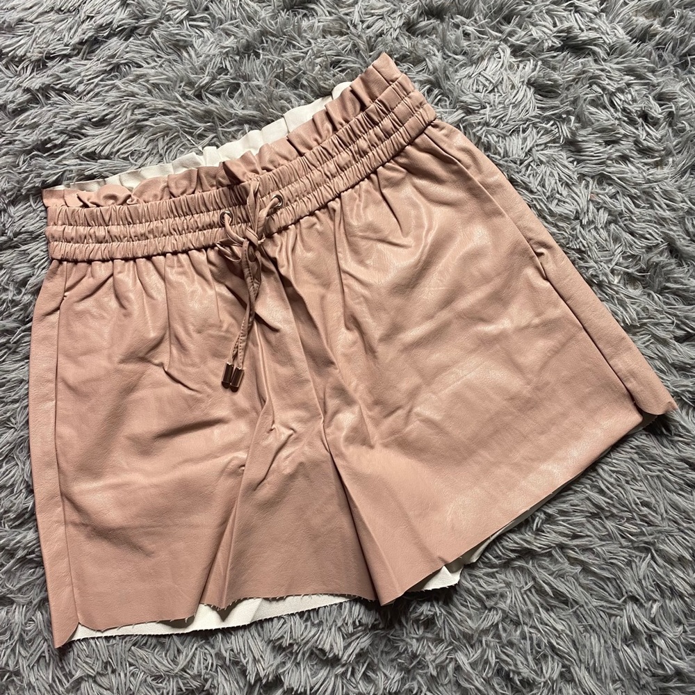 VEGAN LEATHER PAPERBAG WAIST SHORTS WITH POCKETS